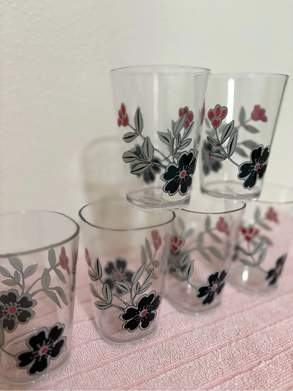 Corelle set of 7 acrylic Glass Tumblers 8 oz with Black Floral and Red Accent